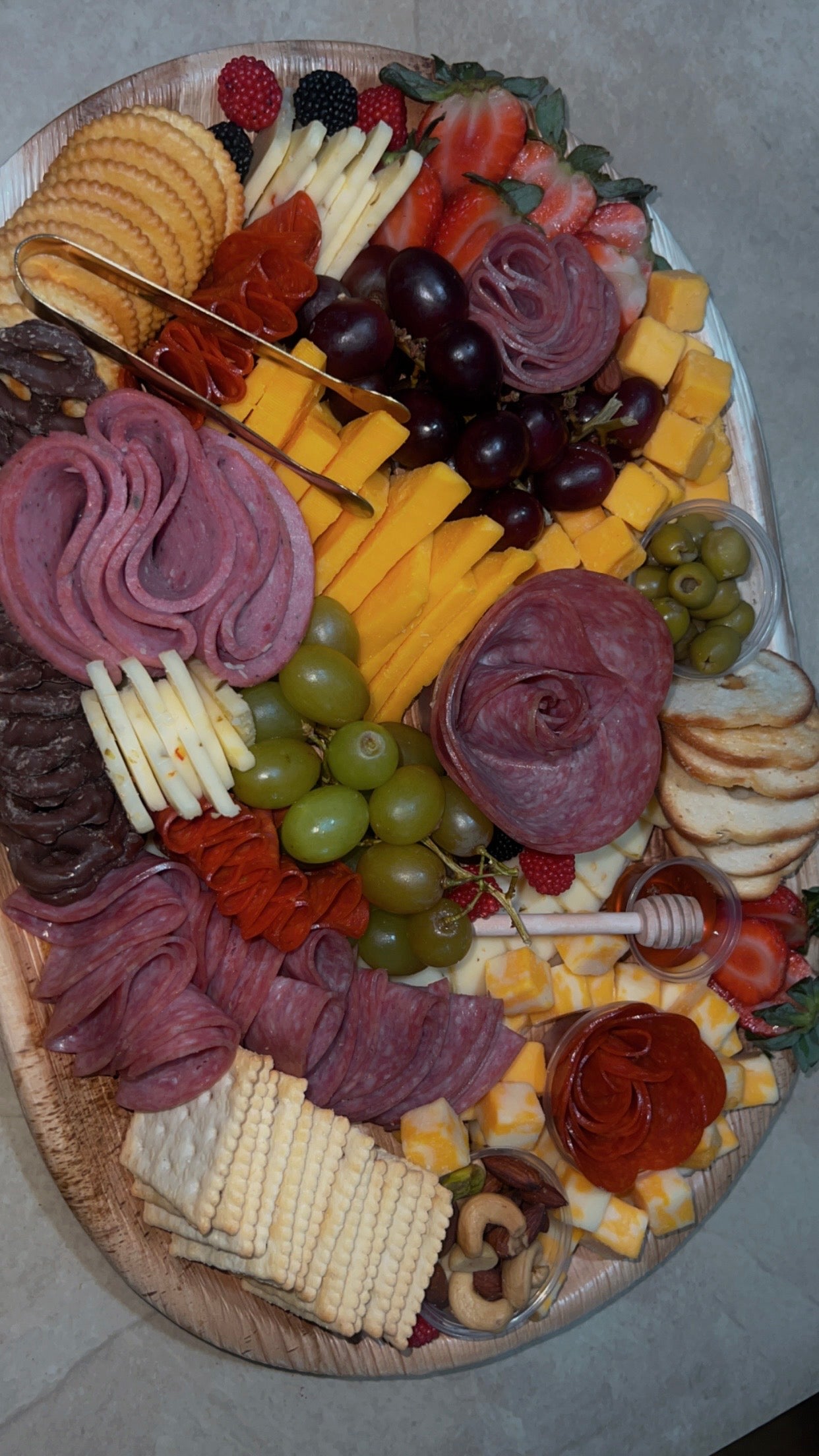 Snack Tray Charcuterie - For 8-10 people.