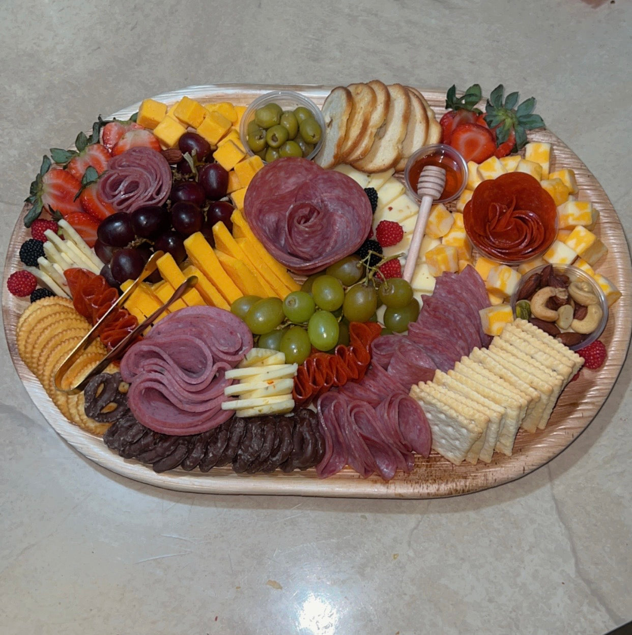 Snack Tray Charcuterie - For 8-10 people.
