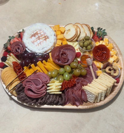 Snack Tray Charcuterie - For 8-10 people.