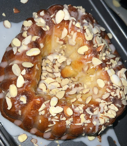 Heart Vanilla Bundt Cake With Almonds
